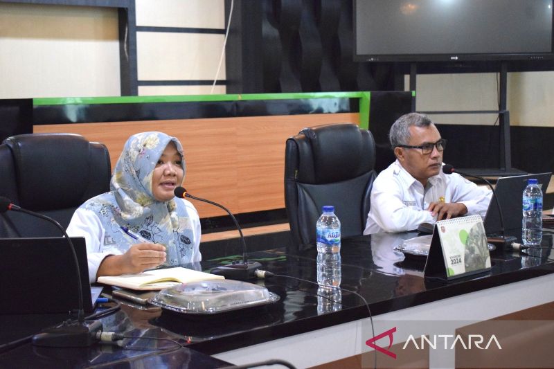 Kepala Bidang Aset BKAD Kabupaten Gorontalo Marlen Potale pada rapat bersama pengurus barang milik daerah Pemkab Gorontalo, di Kabupaten Gorontalo, Gorontalo. (ANTARA/HO-Diskominfo) Kabupaten Gorontalo