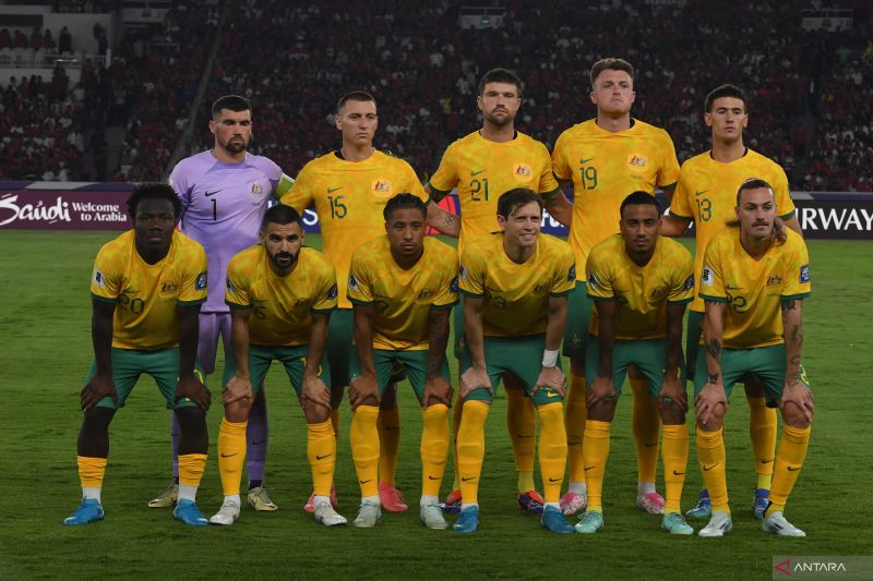 Timnas Australia berfoto sebelum melawan Timnas Indonesia dalam pertandingan Grup C putaran ketiga Kualifikasi Piala Dunia 2026 Zona Asia di Stadion Utama Gelora Bung Karno, Senayan, Jakarta, Selasa (10/9/2024). ANTARA FOTO/Aditya Pradana Putra/sgd/tom. (ANTARA FOTO/ADITYA PRADANA PUTRA)