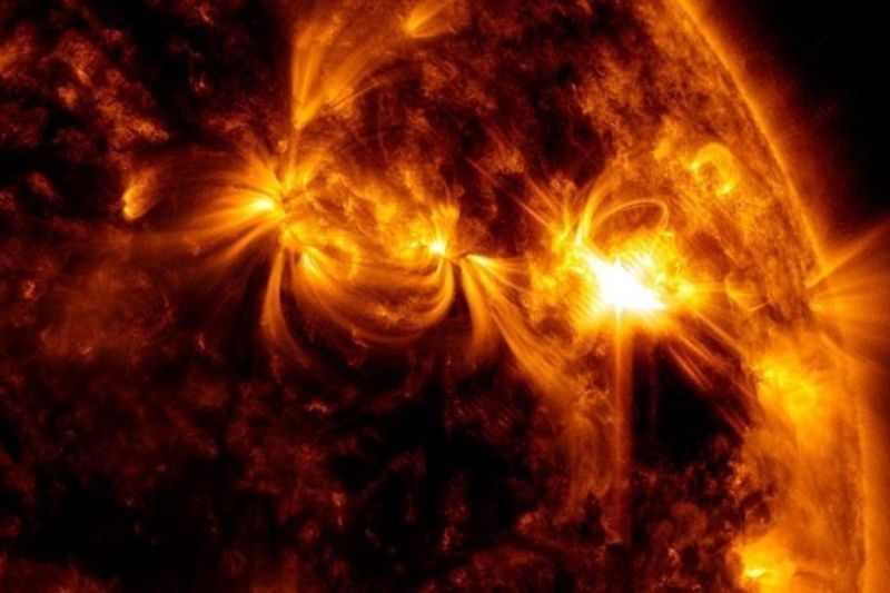 Sebuah badai Matahari yang kuat diperkirakan akan melanda Bumi pada akhir pekan ini. Administrasi Nasional Oseanik dan Atmosfer AS (NOAA) mengeluarkan peringatan badai geomagnetik yang signifikan untuk Kamis (10/10) hingga Jumat (11/10) setelah terdeteksinya sebuah letusan Matahari pada awal pekan ini, lapor CBS News pada Rabu (9/10/2024). /ANTARA/Anadolu/py