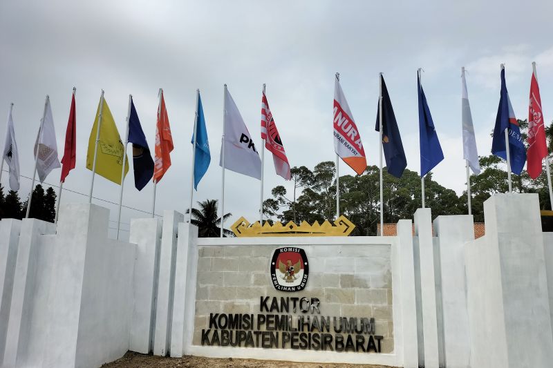 Kantor Komisi Pemilihan Umum (KPU) Kabupaten Pesisir Barat. (ANTARA/Riadi Gunawan)