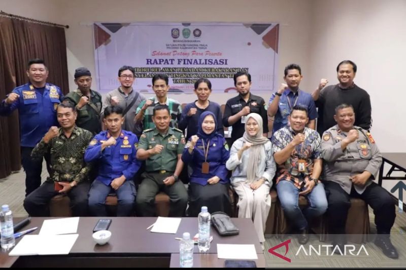 Satpol PP Kaltim bersama sejumlah instansi usai melaksanakan rapat finalisasi jambore relawan kebakaran 2024. ANTARA/Diskominfo Kaltim.