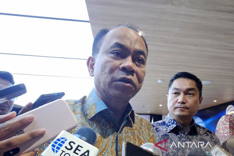 Menteri Komunikasi dan Informatika Budi Arie Setiadi di Kantor Kementerian Kominfo, Jakarta Pusat, Rabu (9/10/2024). ANTARA/Livia Kristianti/am.