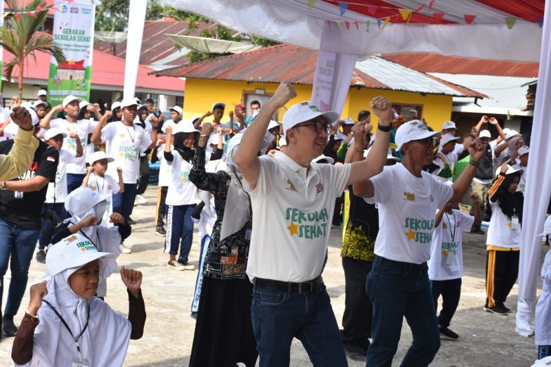 Ilustrasi - Direktur Jenderal Pendidikan Anak Usia Dini, Pendidikan Dasar, dan Pendidikan Menengah Kemendikbudristek Iwan Syahril dalam kegiatan aktivasi program Gerakan Sekolah Sehat (GSS) di SDN 22 Baringin, Tanah Datar, Sumatera Barat, Kamis (1/2/2024). (ANTARA/HO-Kemendikbudristek)