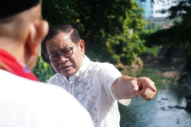 Calon gubernur pada Pilkada DKI Jakarta 2024 nomor urut tiga, Pramono Anung meninjau Banjir Kanal Timur (BKT), Jakarta, Jumat (11/10/2024) ANTARA/Tim Pemenangan Pramono Anung-Rano Karno