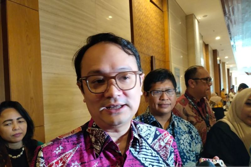 Wakil Menteri Perdagangan Jerry Sambuaga menyampaikan keterangan kepada awak media di ICE BSD Tangerang, Banten pada Jumat (11/10/2024). ANTARA/Aji Cakti