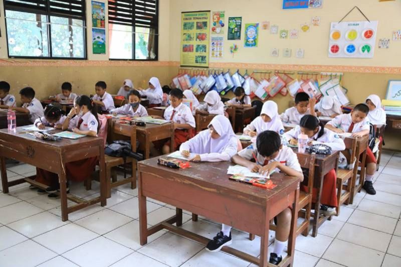 Sejumlahs siswa sedang mengikuti Kegiatan belajar mengajar di salah satu sekolah negeri di Kota Tangerang. ANTARA/HO-Pemkot Tangerang