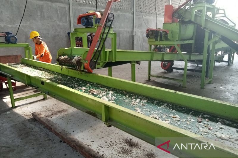 Pengolahan sampah di TPST Argodadi, Sedayu Kabupaten Bantul Daerah Istimewa Yogyakarta. (ANTARA/Hery Sidik)
