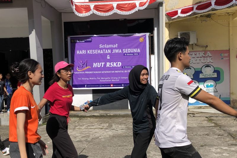 Peringatan hari kesehatan jiwa nasional di RSKD Maluku (Antara/Dedy Azis)