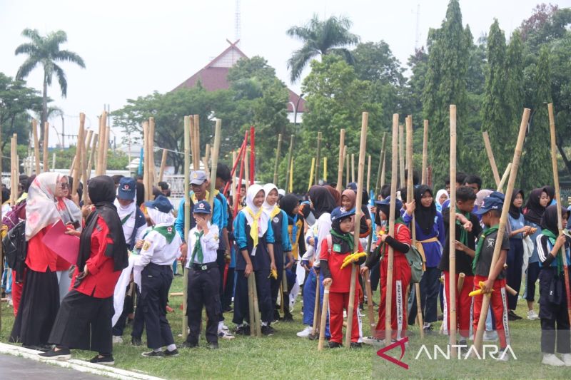 Peserta lomba Tridaya PMR tingkat Mula Madya Wira se-Kabupaten Bogor tahun 2024 di Lapangan Tegar Beriman Cibinong Kabupaten Bogor Jawa Barat, Sabtu (12/10/2024). ANTARA/HO-Humas Pemkab Bogor.