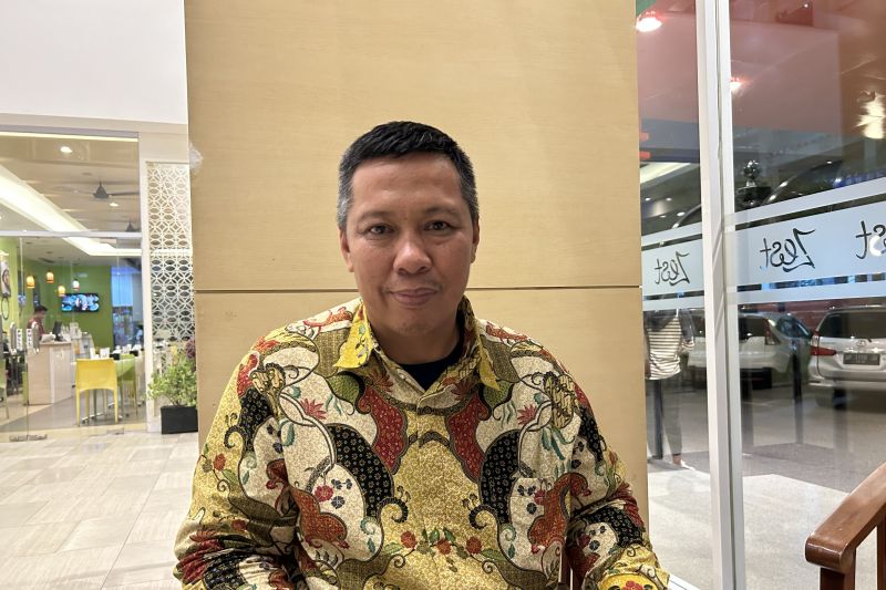 Ketua Tim Kerja Pengenaan Sanksi Administrasi, Direktorat Penanganan Pelanggaran KKP Basri ditemui di Batam, Kepulauan Riau, Sabtu (12/10/2024). (ANTARA/Laily Rahmawaty)