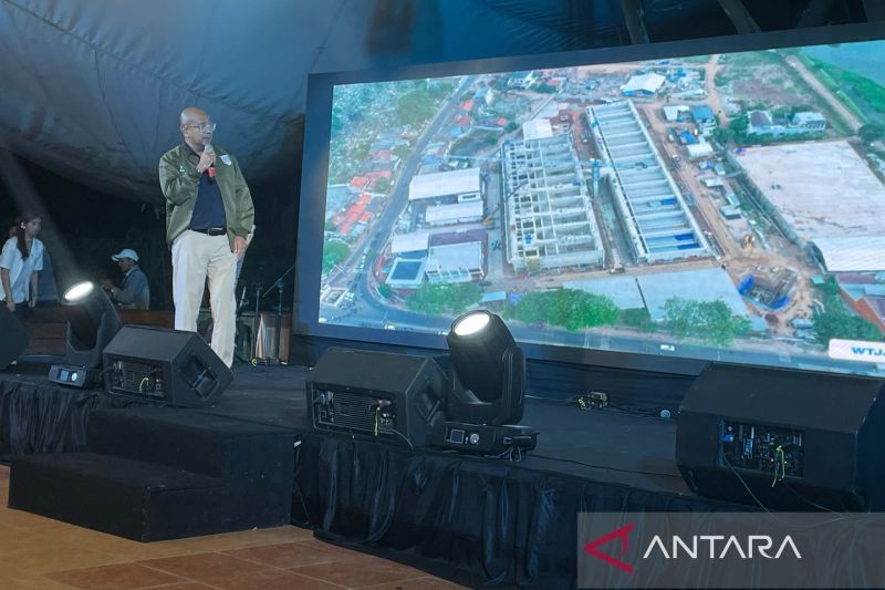 Direktur Utama PAM JAYA Arief Nasrudin memberikan pemaparan dalam acara Media Gathering di Bandung, Jawa Barat, Jumat (11/10/2024). ANTARA/Lifia Mawaddah Putri