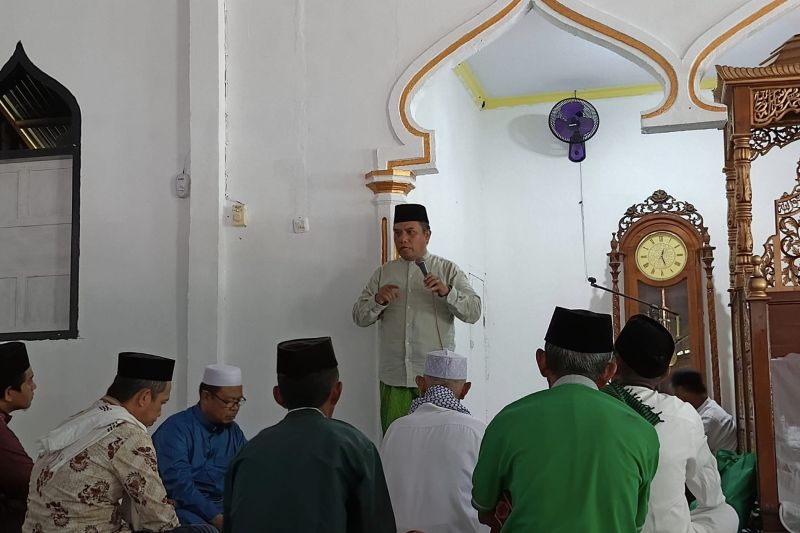 Kepala Kantor Kemenag Bolaang Mongondow Utara (Bolmut) Idrus Sante, saat memberikan arahan cegah pernikahan dini, di Boroko, Sabtu (12/10/2024). ANTARA/HO-Kemenag. (1)