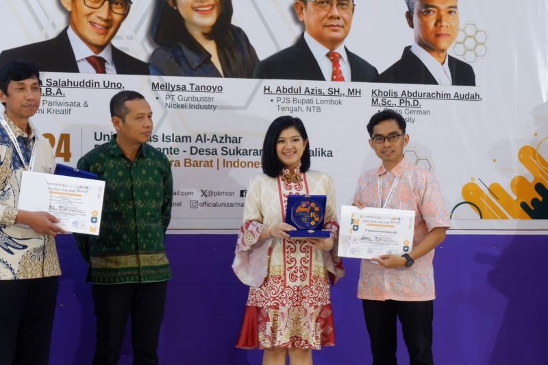 PT Gunbuster Nickel Industry (PT GNI) meraih penghargaan dalam ajang Konferensi Nasional Pengabdian Masyarakat dan Corporate Social Responsibility (PKM CSR) Award 2024 yang digelar di Universitas Al-Azhar, Lombok, Nusa Tenggara Barat (NTB). ANTARA/HO-PT GNI