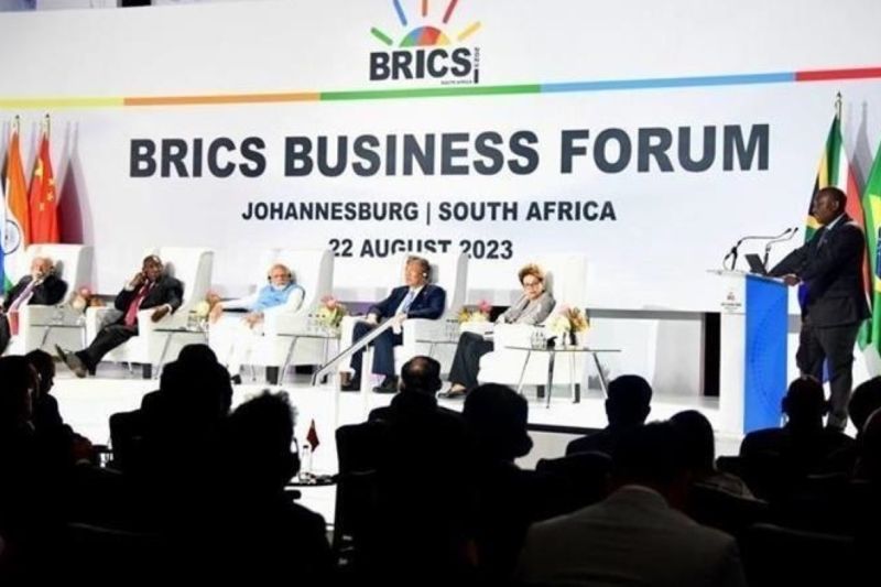 BRICS tidak pernah menjadi, dan tidak berencana untuk menjadi aliansi militer, meskipun ada tuduhan yang mengatakan sebaliknya, demikian disampaikan oleh Kementerian Luar Negeri Rusia pada Sabtu (12/10/2024). ANTARA/foto-Anadolu/py