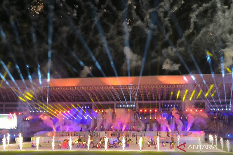 Suasana penutupan Pekan Paralimpiade Nasional (Peparnas) 2024 di Stadion Manahan, Solo, Minggu (13/10/2024). (ANTARA/Michael Siahaan)