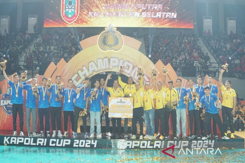 Tim bola voli Kalsel saat juara tiga turnamen Kapolri Cup 2024 di Pontianak, Kalimantan Barat, beberapa waktu lalu. (ANTARA/HO-Polda Kalsel)