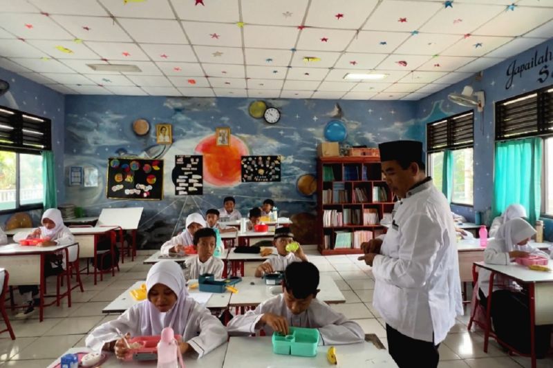 Pembiasaan Program Makan Bergizi Gratis (MBG) yang berlangsung di SDN Larangan Selatan 1, Kecamatan Larangan, Kota Tangerang. ANTARA/HO-Pemkot Tangerang