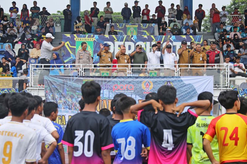 Pembukaan Liga Askot PSSI di Stadion Benteng Reborn Kota Tangerang, Senin, (14/10). ANTARA/Irfan