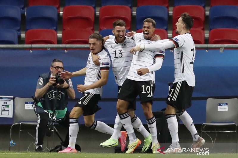 Pemain timnas Jerman Florian Wirtz (kiri). ANTARA FOTO/REUTERS/Bernadett Szabo/wsj.