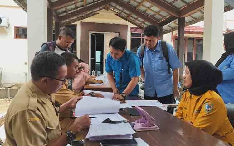 Para pendaftar PPPK dilingkungan Pemkab Seruyan Ketika melakukan penyerahan berkas di BKPSDM Seruyan (FOTO: FAHRUL)