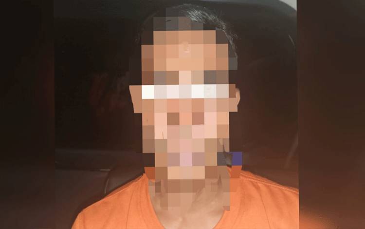 Terduga pelaku kasus penggelapan sepeda motor diamankan Polres Kapuas. (FOTO: IST)