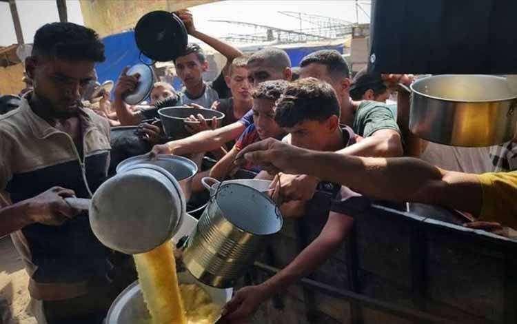 Kepala Organisasi Kesehatan Dunia (WHO) mengatakan bahwa hampir seluruh penduduk di Jalur Gaza mengalami kelaparan, menyebut situasi ini sebagai "tidak manusiawi." /ANTARA/Anadolu/py