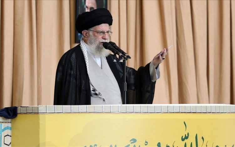 Pemimpin Tertinggi Iran Ayatollah Ali Khamenei pada Sabtu (19/10/2024) menegaskan kembali komitmennya untuk mendukung perlawanan Palestina setelah gugurnya kepala biro politik Hamas, Yahya Sinwar. /ANTARA/Anadolu/py