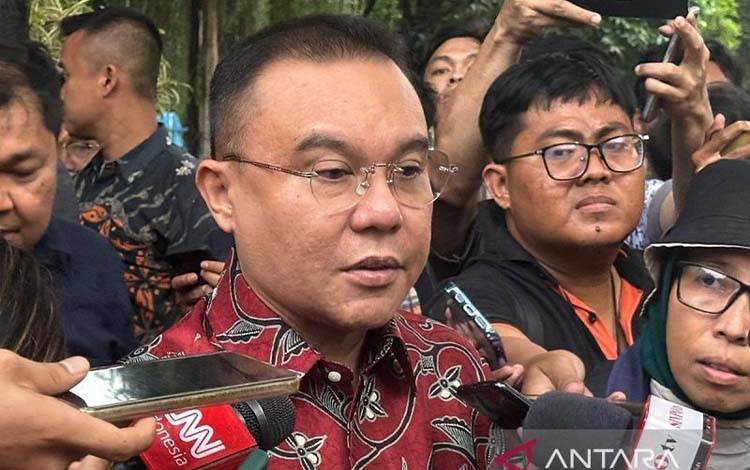 Ketua Harian DPP Partai Gerindra Sufmi Dasco Ahmad saat memberikan keterangan di Jalan Kartanegara, Jakarta Selatan, Selasa (15/10/2024). ANTARA/Rio Feisal/am.