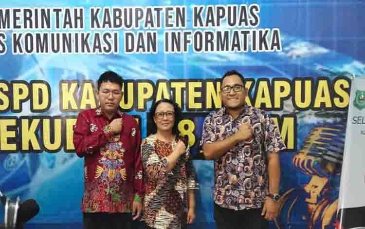 Tim Promkes RSUD Kapuas bersama Penyiar RSPD setempat usai berikan edukasi kesehatan, Kamis, 24 Oktober 2024. (FOTO: IST)