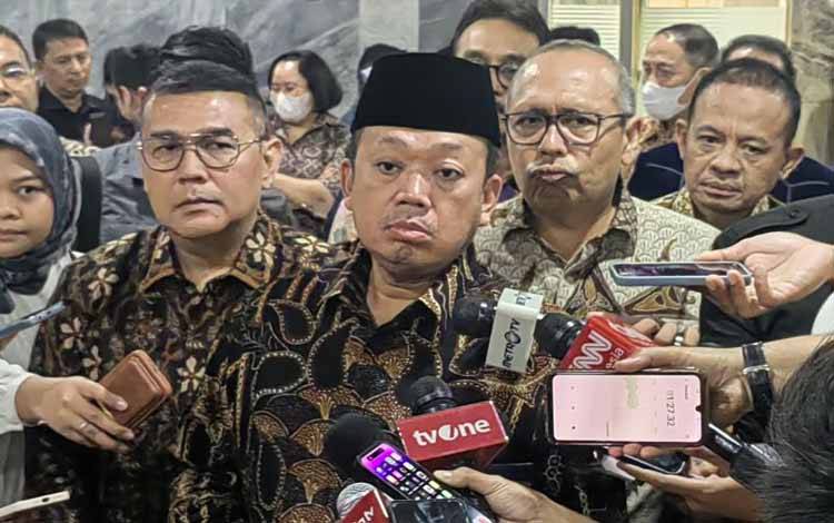 Menteri Agraria dan Tata Ruang/Kepala Badan Pertanahan Nasional (ATR/BPN) Nusron Wahid ditemui usai Rapat Kerja perdana bersama Komisi II DPR RI di Kompleks Parlemen, Senayan, Jakarta, Rabu (30/10/2024). (ANTARA/Melalusa Susthira K.)
