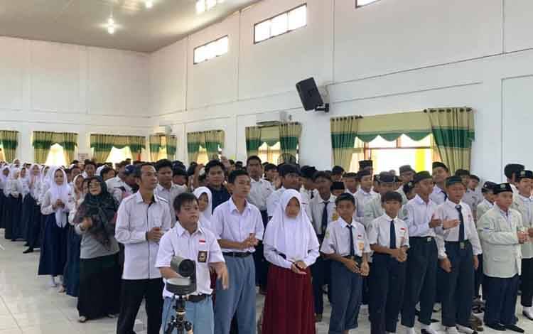 Kampanye setop bullying di aula SMP Negeri 1 Sukamara pada Selasa, 5 November 2024. (FOTO: NORHASANAH)