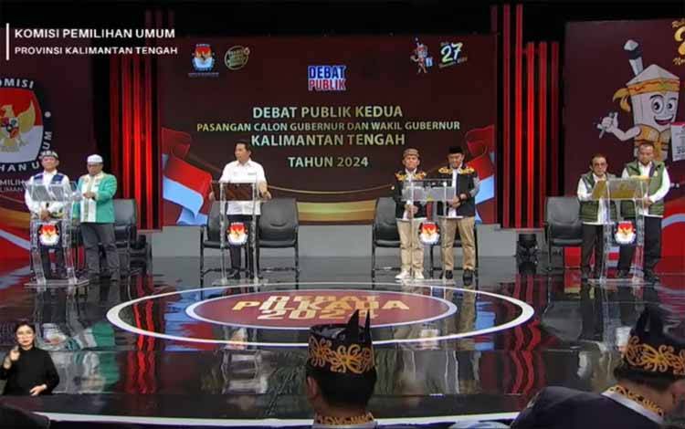 Keempat Paslon Gubernur dan Wakil Gubernur Kalteng saat mengikuti debat publik kedua di grand studio Metro TV (Foto : PATHUR)