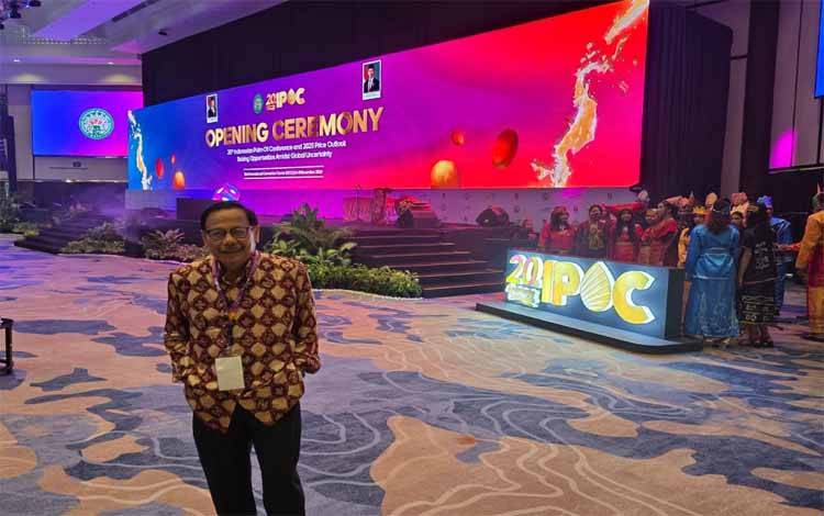 Sekretaris Eksekutif GAPKI Kalteng, Rawing Rambang menghadiri acara 20th Indonesian Palm Oil Conference and 2025 Price Outlook atau IPOC 2024 yang berlangsung pada 6-8 November 2024 di Bali International Convention Center, The Westin Resort, Nusa Dua, Bali.(FOTO: Istimewa)