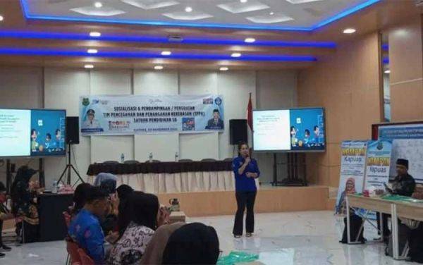 Suasana saat sosialisasi penguatan Tim Penanganan di Satuan Pendidikan SD digelar di Kapuas. (FOTO: IST)
