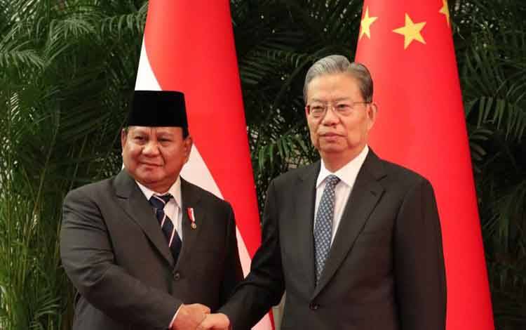 Presiden Prabowo Subianto bertemu dengan Ketua Kongres Rakyat Nasional Zhao Leji di Great Hall of The People, Beijing pada Sabtu (09/11/2024). (ANTARA/Desca Lidya Natalia)