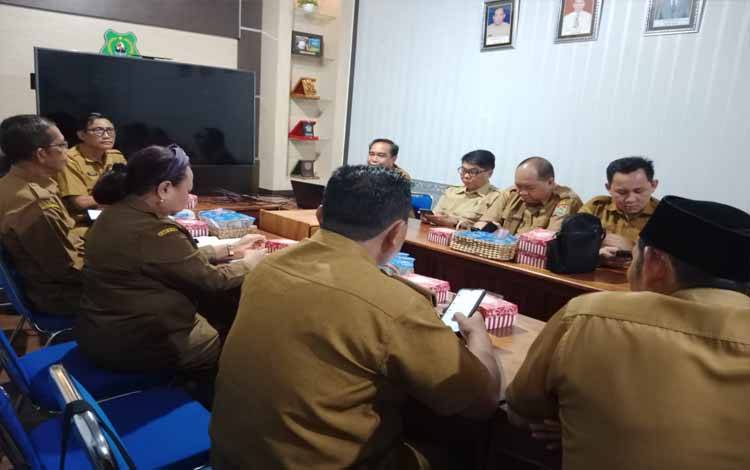 Jajaran Pemkab Kapuas saat menerima Tim Replikasi Perluasan Percontohan Desa Antikorupsi dari Provinsi Kalimantan Tengah, Selasa, 12 November 2024. (FOTO: IST)