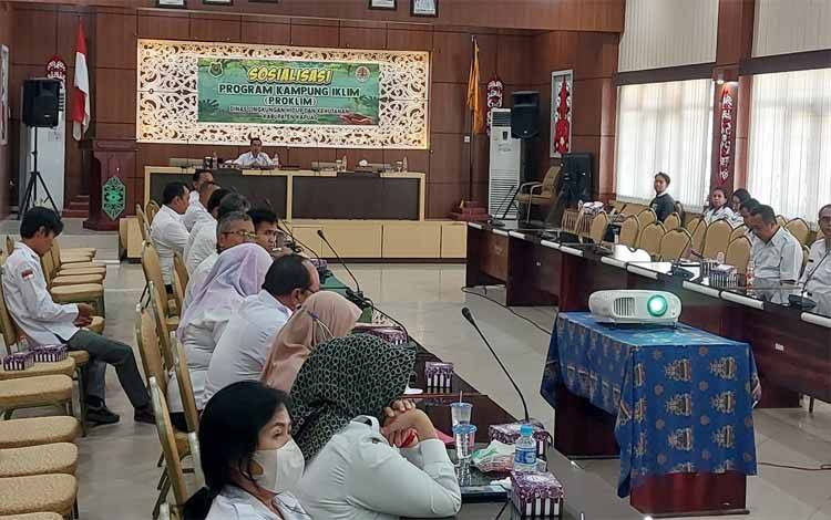 Suasana saat sosialisasi Proklim yang digelar DLHK Kapuas, Rabu, 13 November 2024. (FOTO: DODI)
