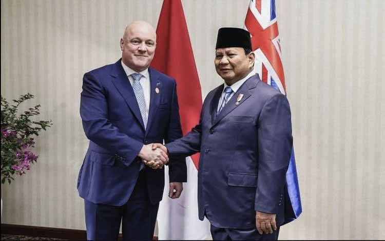 Presiden RI Prabowo Subianto bertemu dengan Perdana Menteri Selandia Baru Christopher Luxon di sela agenda Konferensi Tingkat Tinggi (KTT) Asian Pacific Economy Cooperation (APEC) 2024, di Lima, Peru, Jumat (15/11/2024). (ANTARA/HO-Tim Media Presiden)