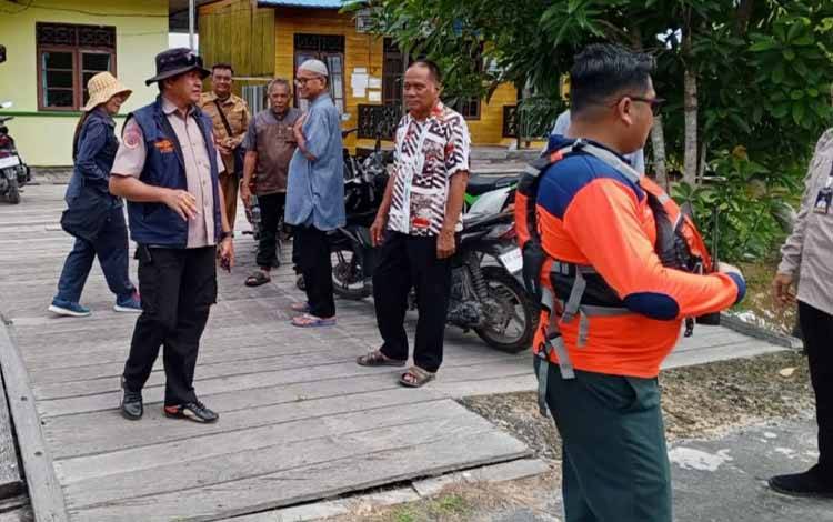 TRC BPBD Palangka Raya saat meninjau TPS di Kelurahan Bereng Bengkel (Foto : IST)