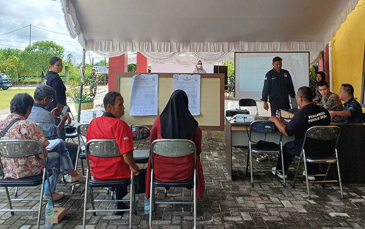 Pleno rekapitulasi hasil Pemilihan Kepala Daerah (Pilkada) 2024 di Kecamatan Mentawa Baru Ketapang, Jumat, 29 November 2024. (FOTO: DEWIP)