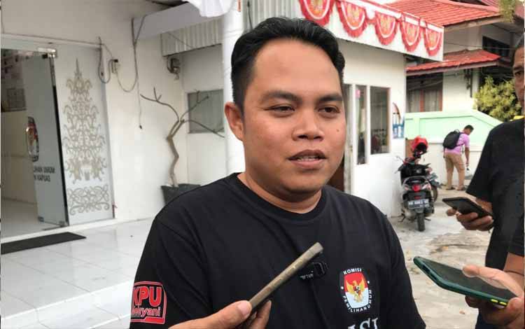 Ketua KPU Kapuas, Deden Firmansyah. (FOTO: DODI)