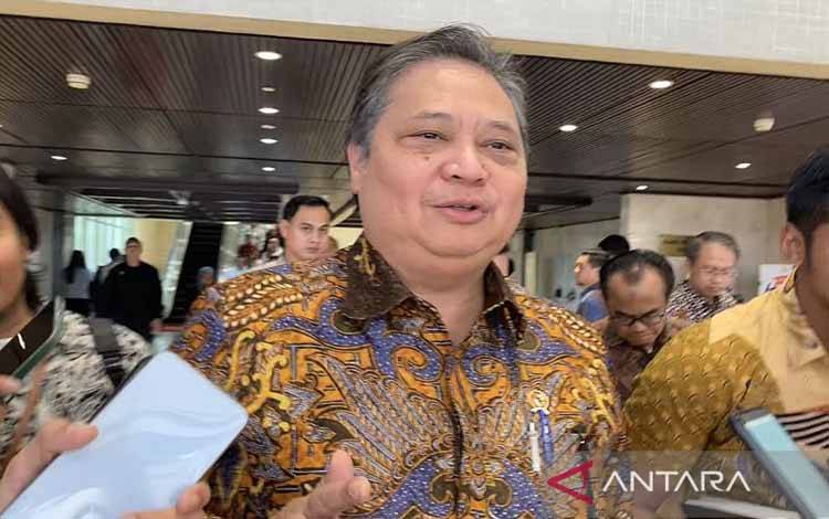 Menteri Koordinator Bidang Perekonomian Airlangga Hartarto saat ditemui di Kompleks Parlemen, Jakarta, Senin (2/12/2024). ANTARA/Imamatul Silfia/aa