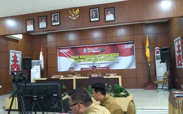 Suasana saat Rakor Implementasi Core Values ASN BerAKHLAK digelar di Aula Bappelitbangda Kabupaten Kapuas, Selasa, 3 Desember 2024. (FOTO: IST)