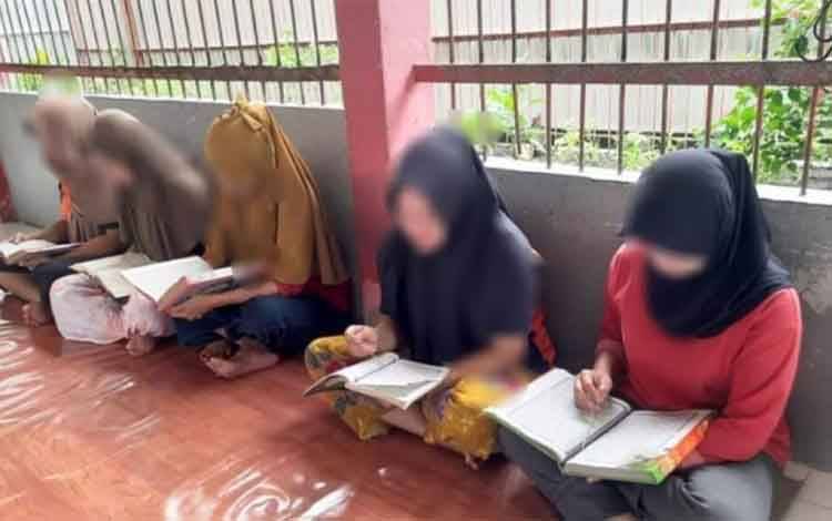 WBP Perempuan Rutan Kapuas saat jalani program belajar mengaji, Rabu, 4 Desember 2024. (FOTO: IST)