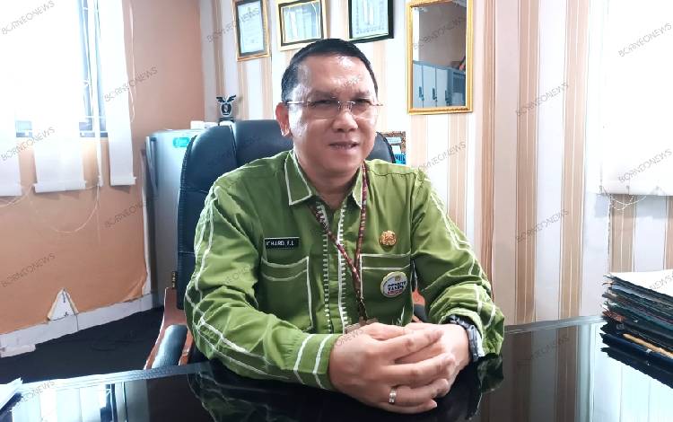 Sekda Gunung Mas Richard saat ditemui di ruang kerjanya. (FOTO: RISKA YULYANA)