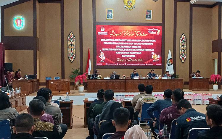 Suasanya rapat pleno terbuka rekapitulasi penghitungan perolehan suara pemilihan Gubernur dan Wakil Gubernur Kalimantan Tengah serta pemilihan Bupati dan Wakil Bupati Katingan tingkat Kabupaten Katingan di gedung DPRD Katingan, Rabu, 4 Desember 2024. (FOTO: IST)