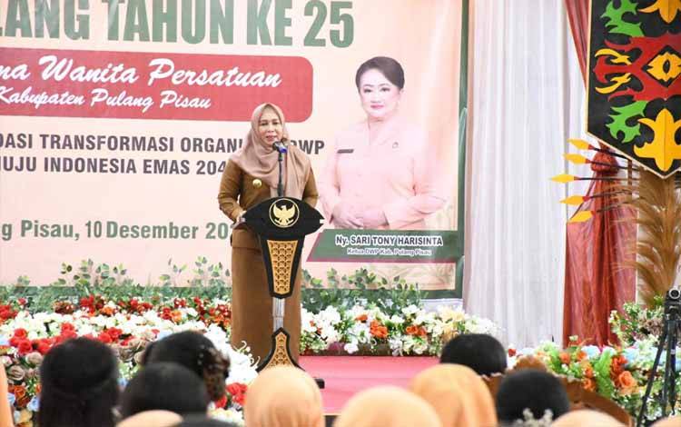 Penjabat Bupati Pulang Pisau saat memberi sambutan (FOTO: RETHA)