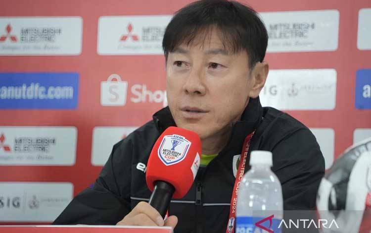 Pelatih timnas Indonesia Shin Tae-yong saat menghadiri jumpa pers Indonesia melawan Laos pada laga kedua ASEAN Cup 2024 di Stadion Manahan, Solo, Rabu (11/12/2024). Laga kedua ini akan dimainkan di tempat yang sama pada Kamis (12/12/2024) pukul 20.00 WIB. (ANTARA/HO-PSSI)