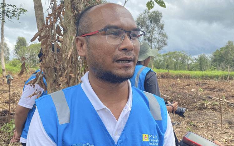 Manager Stakeholder Manajemen dan Koordinator Wilayah PT PLN EPI Galih Pujo Asmoro saat diwawancara. (FOTO : RETHA)