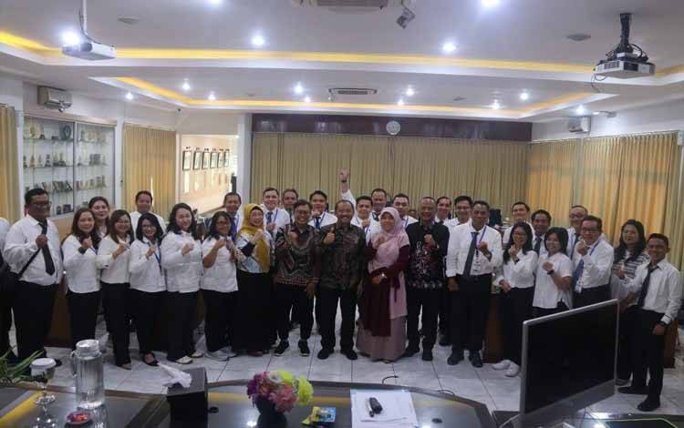 Foto bersama saat Penutupan pelatihan APIP Kalteng di UGM. (FOTO: IST)